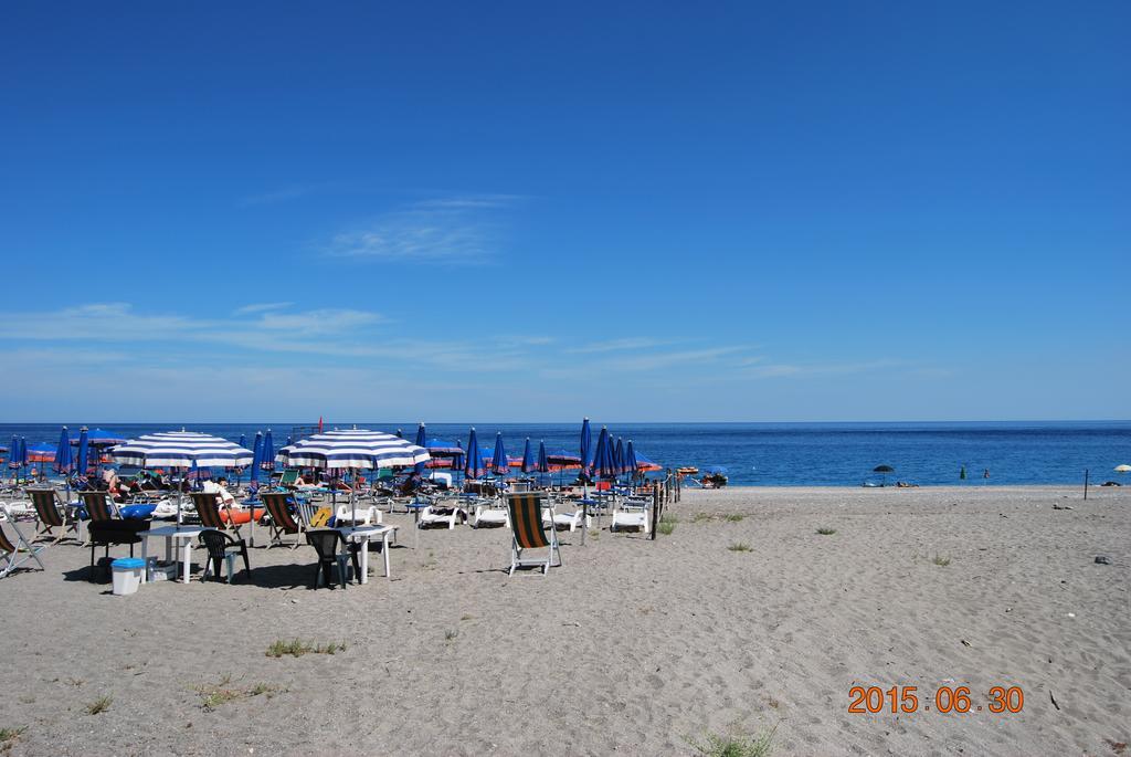 Апартаменти Baia Degli Dei Джардіні-Наксос Екстер'єр фото